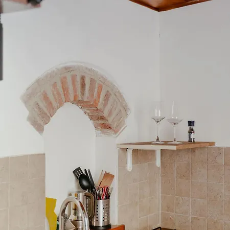 3 - Monolocale Caratteristico E Silenzioso Appartamento *