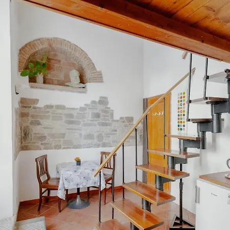 3 - Monolocale Caratteristico E Silenzioso